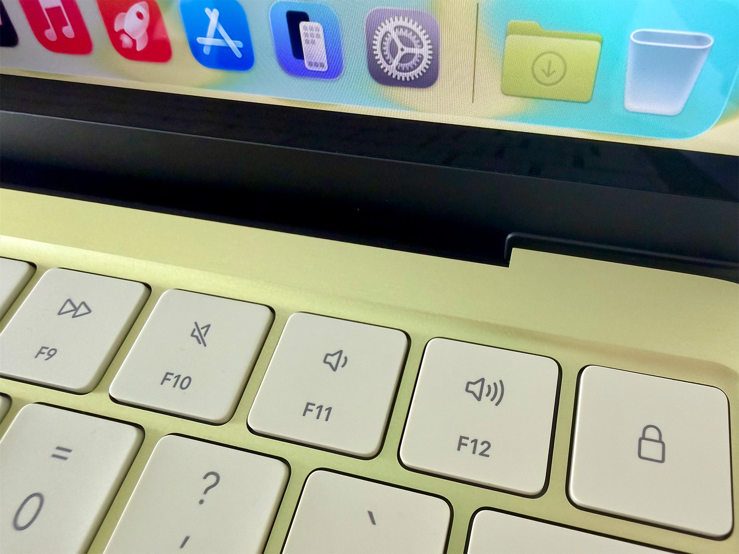 MacBook Neo Sperrtaste